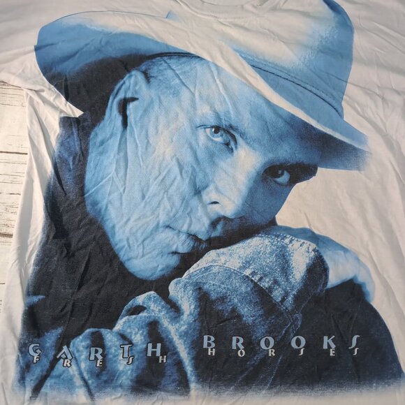 Garth Brooks Fresh Horses Tour Tee White Graphic Country Music – Unisex 24.5" - Picture 2 of 8